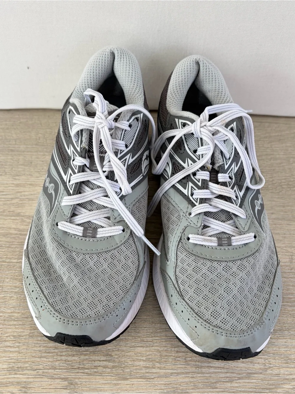Saucony Cohesion 13 Running Shoes Sneakers Womens 7.5 Wide Gray White Athletic